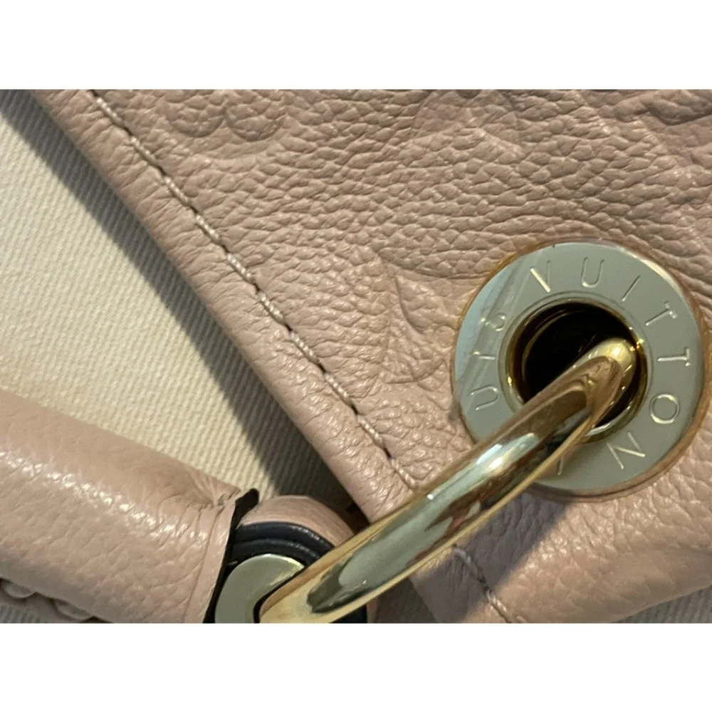 Louis Vuitton Artsy Excellent Condition - Picture 16 of 16